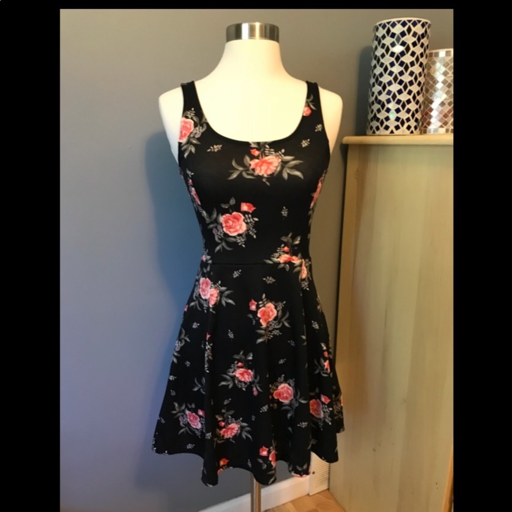 NWT H&M casual fit and flare mini dress, size 4